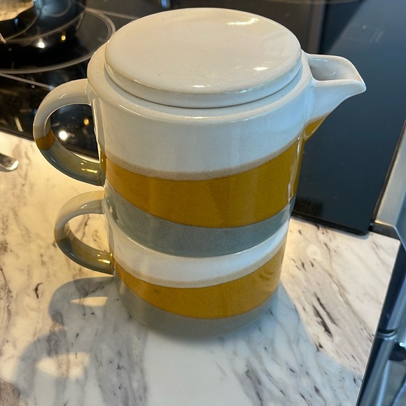 Teapot - Picture 1 of 3